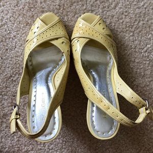 BCBG pale yellow wedges